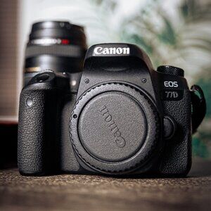 Canon EOS 77D 24.2 MP DSLR Camera w Tamron F/2.8 28-75MM Lens + 5 batteries